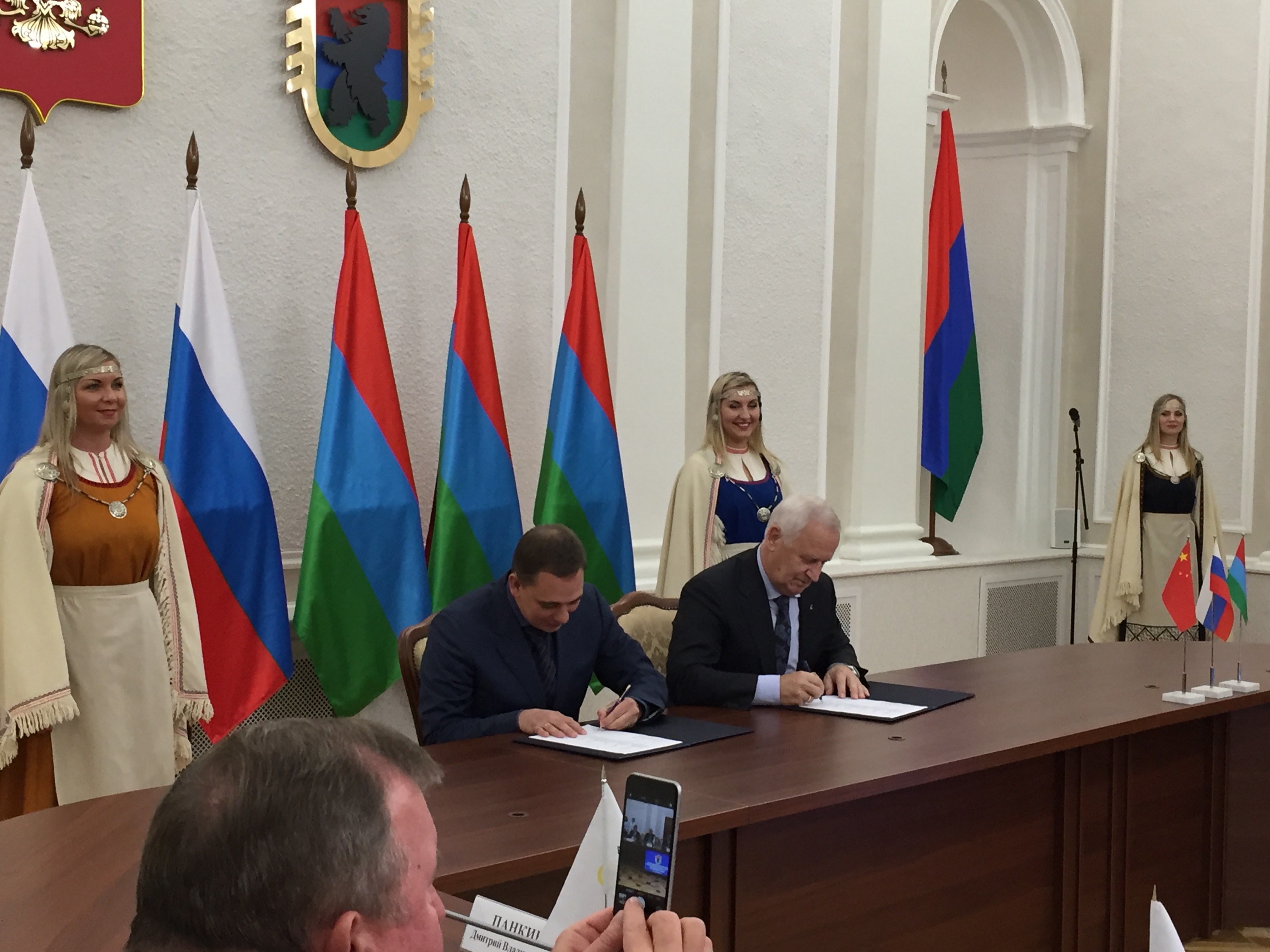 Сюжет ГТРК "Карелия" о подписании пакета соглашений, дающих старт строительству двух гидроэлектростанций, которые к 2020 году заработают в Кемском районе.